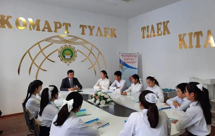 Мектеп-лицей директоры мектеп Парламенті мүшелерімен кездесті