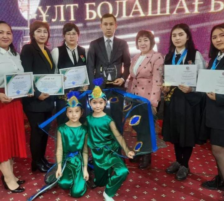Мектеп-лицей "Дарынды орта" титулымен марапатталды